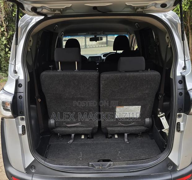 Toyota Sienta 2016 Silver