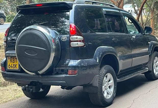 Toyota Land Cruiser Prado 2005 Blue