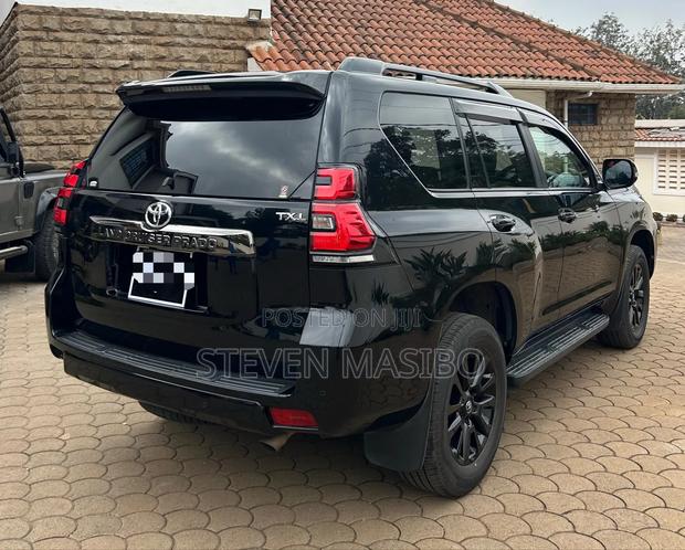 Toyota Land Cruiser Prado 2.8 2021 Black