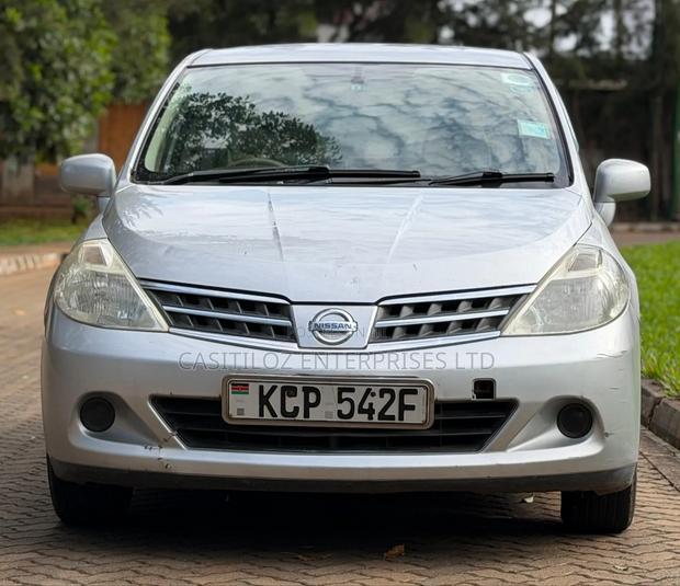 Nissan Tiida 2010 Silver