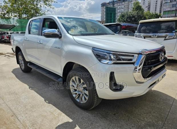 Toyota Hilux 2024 Off white