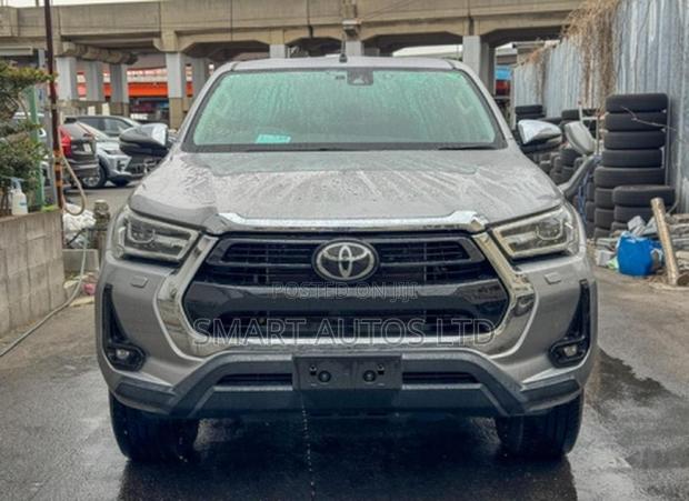 Toyota Hilux Revo Double Cab Deisel 2.4 AWD 2021 Silver