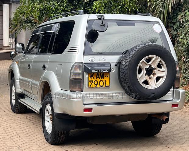 Toyota Land Cruiser Prado 2000 Silver