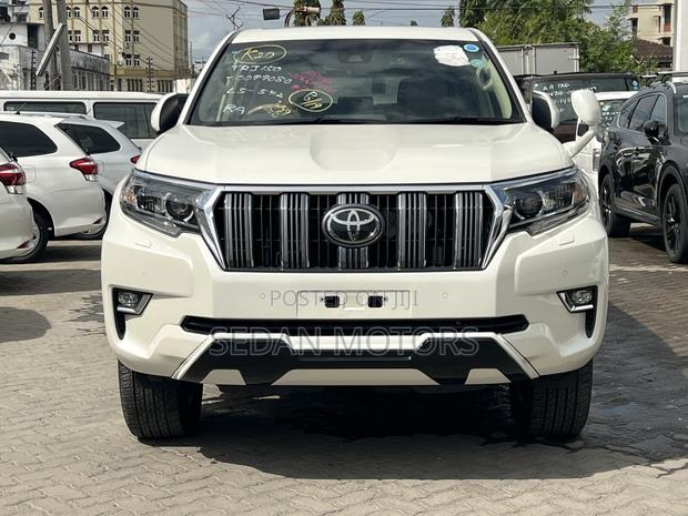 Toyota Land Cruiser Prado 2019 Off white