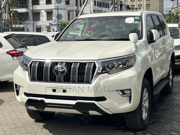 Toyota Land Cruiser Prado 2019 Off white
