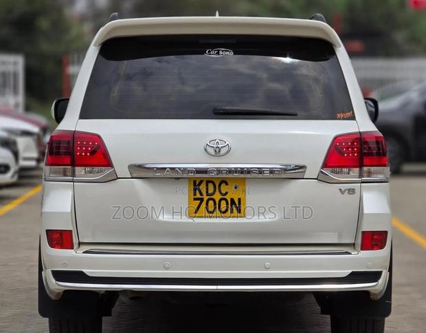 Toyota Land Cruiser 2007 White