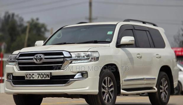 Toyota Land Cruiser 2007 White