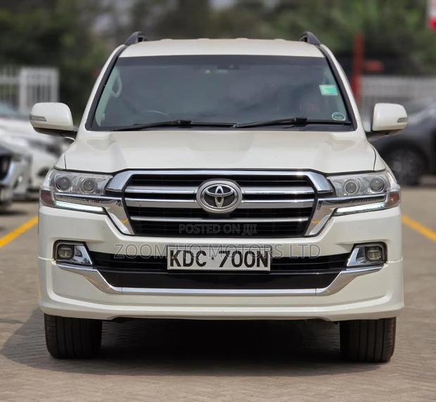 Toyota Land Cruiser 2007 White