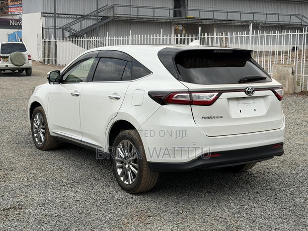 Toyota Harrier 2.0 2019 White