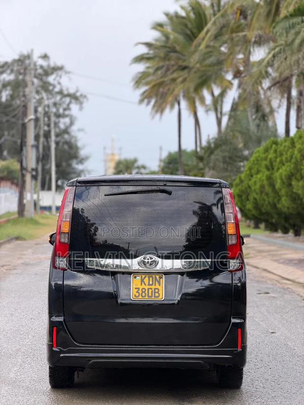 Toyota Noah 2017 Black