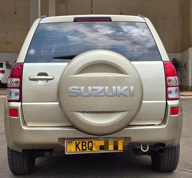 Suzuki Escudo 2008 Gold