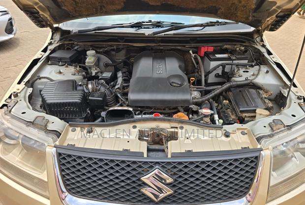Suzuki Escudo 2008 Gold