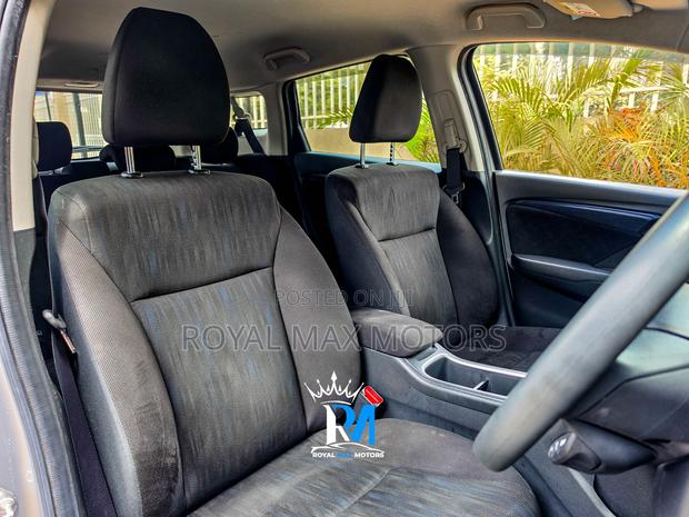 Honda Shuttle 1.5 G 2WD 2019 Silver