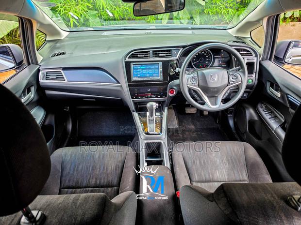 Honda Shuttle 1.5 G 2WD 2019 Silver