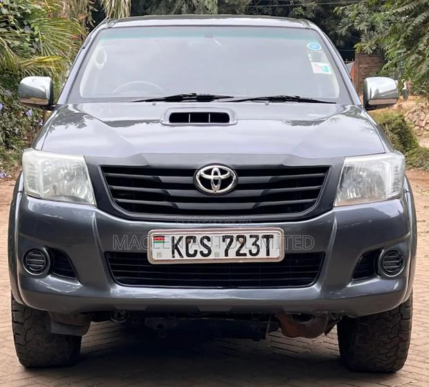 Toyota Hilux 2012 Gray