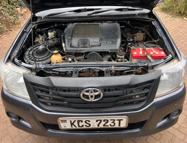 Toyota Hilux 2012 Gray