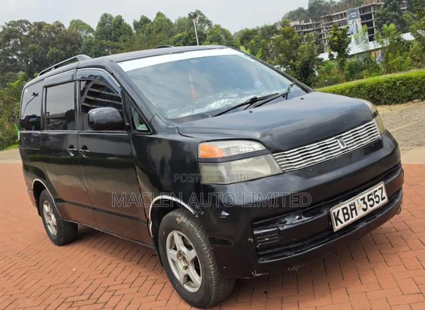 Toyota Voxy 2004 Gray