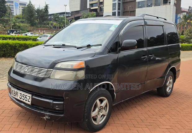 Toyota Voxy 2004 Gray