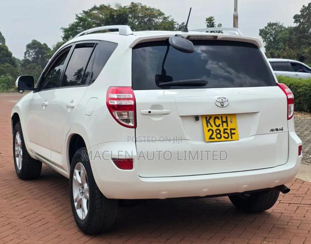 Toyota RAV4 2011 White