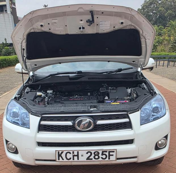 Toyota RAV4 2011 White