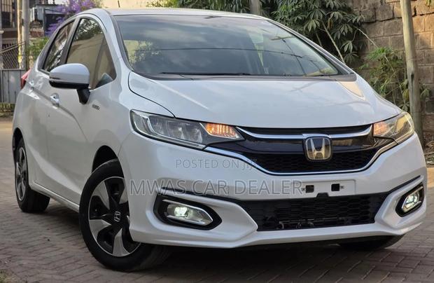 Honda Fit Shuttle 2019 White