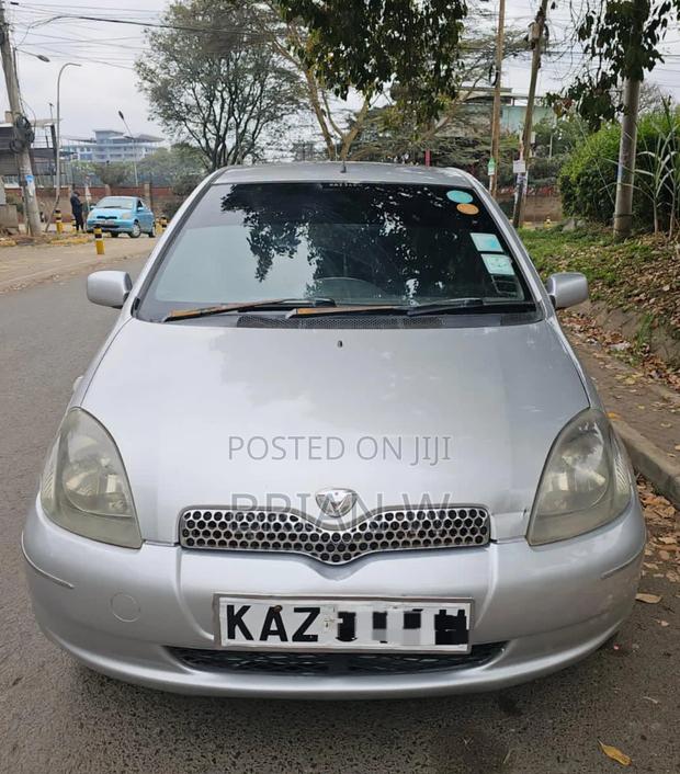 Toyota Vitz 2008 Silver