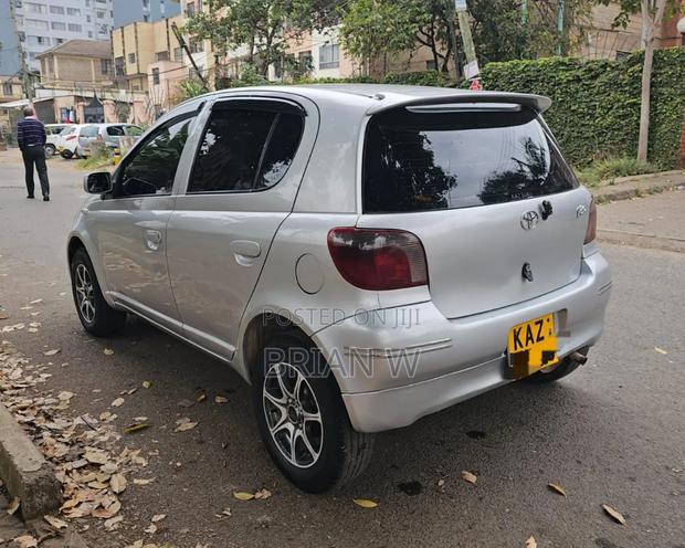 Toyota Vitz 2008 Silver