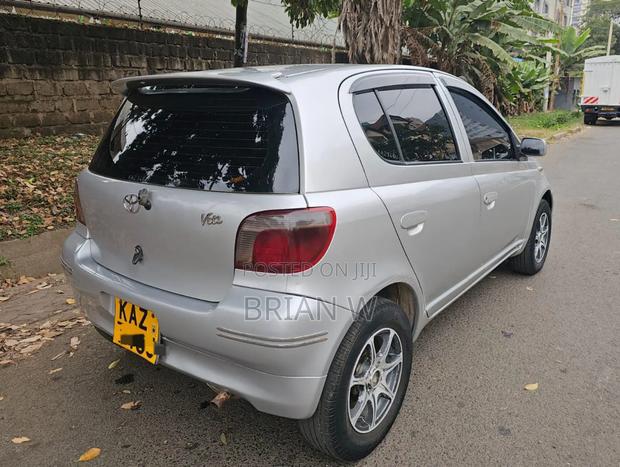 Toyota Vitz 2008 Silver