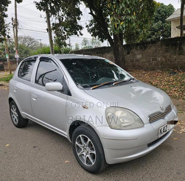 Toyota Vitz 2008 Silver