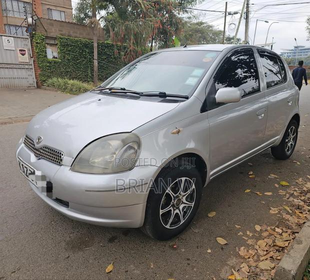 Toyota Vitz 2008 Silver