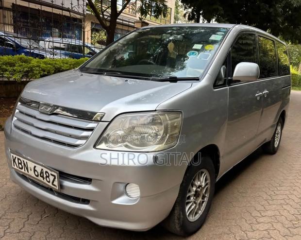 Toyota Noah 2002 Silver