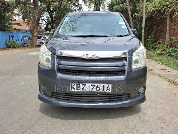 Toyota Noah 2008 Gray
