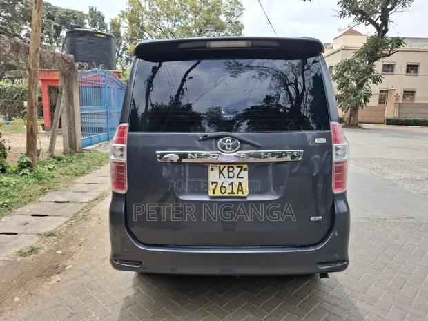 Toyota Noah 2008 Gray