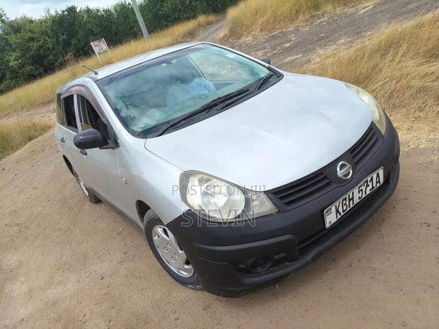 Nissan Advan 2009 Gray