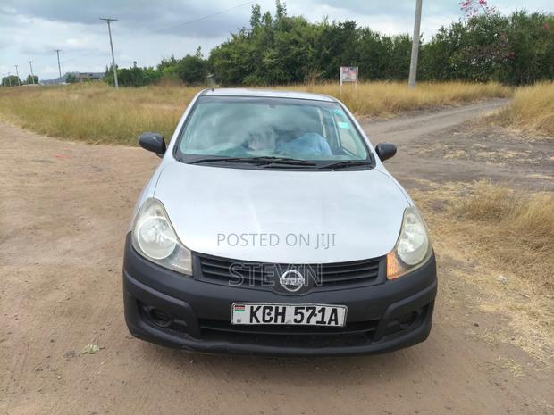 Nissan Advan 2009 Gray