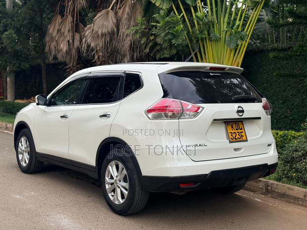 Nissan X-Trail 2.0 Petrol FWD 2015 White