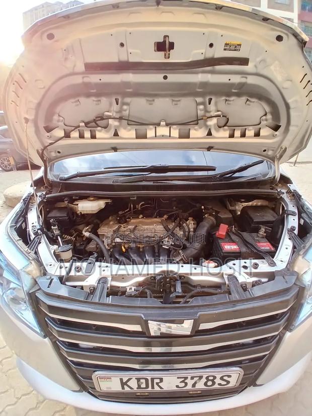 Toyota Noah 2017 Silver