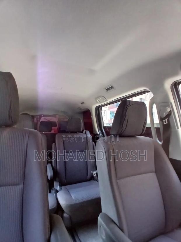 Toyota Noah 2017 Silver