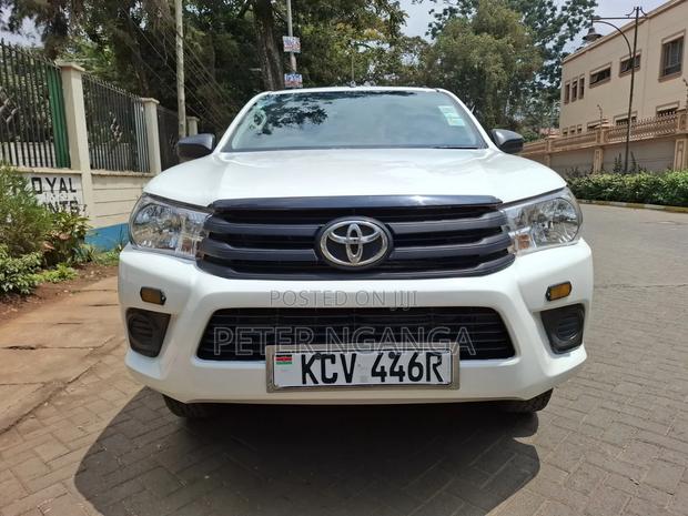 Toyota Hilux 2018 White