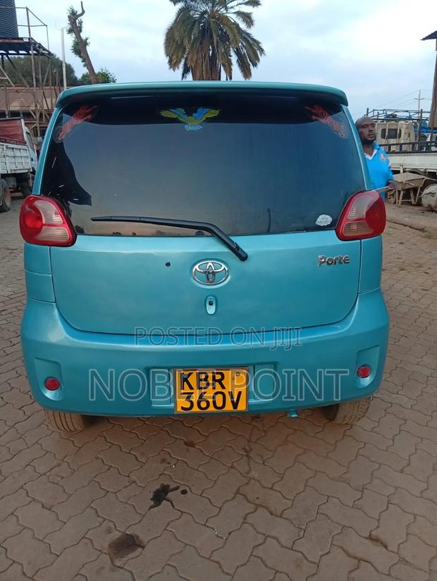 Toyota Porte 2006