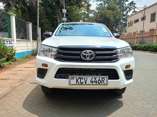 Toyota Hilux 2019 White