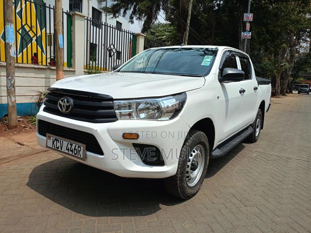 Toyota Hilux 2019 White