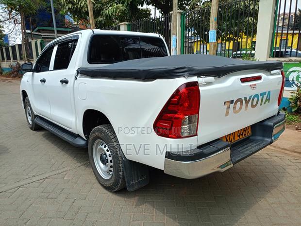 Toyota Hilux 2019 White