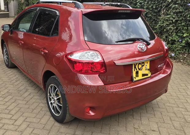 Toyota Auris 2010 Red