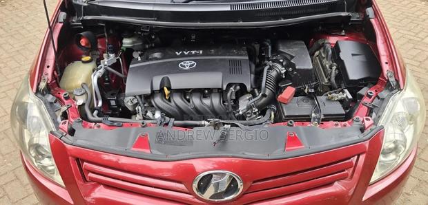 Toyota Auris 2010 Red