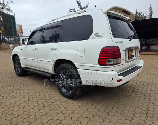 Toyota Land Cruiser 2005 White