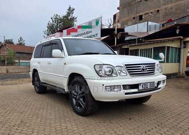 Toyota Land Cruiser 2005 White