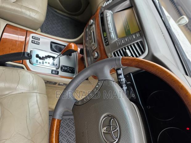 Toyota Land Cruiser 2005 White