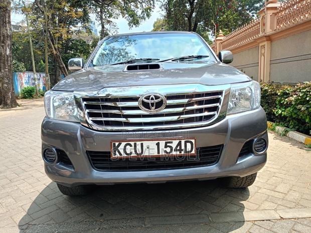 Toyota Hilux 2012 Gray