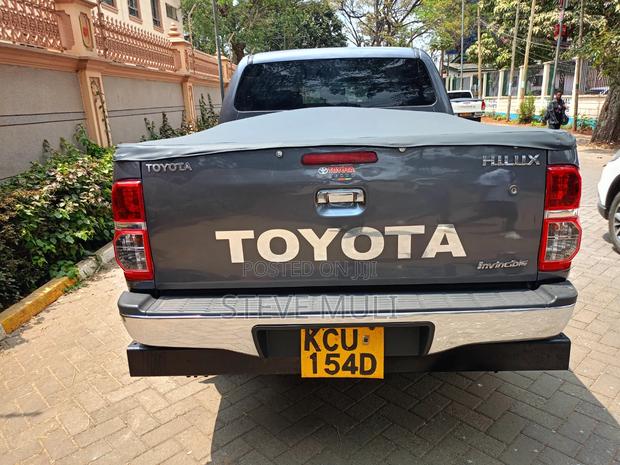Toyota Hilux 2012 Gray